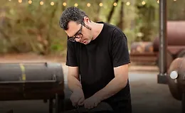 Аарон Франклин обучает техасскому барбекю