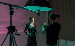 Айфон в студии logo