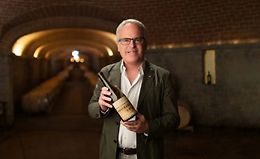 Джеймс Саклинг обучает искусству дегустации вина logo