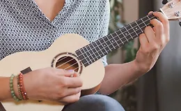 Как играть на укулеле