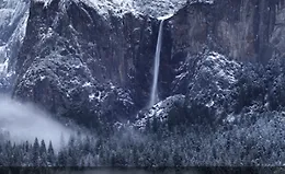 Пейзаж в тёмной комнате