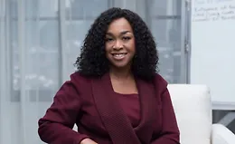 Шонда Раймс обучает написанию сценариев для телевидения