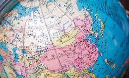 Языковые семьи мира logo