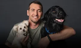 Брэндон МакМиллан обучает дрессировке собак