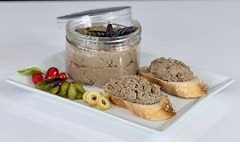 Паштет бутербродный с куриными субпродуктами, томленными в красном вине logo