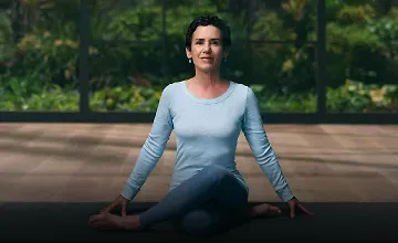 Изображение курса Донна Фархи обучает основам йоги