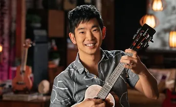 Изображение курса Джейк Симабукуро обучает игре на укулеле