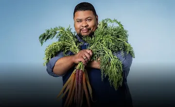 Изображение курса Майкл У. Твити: Исследование своих корней через еду