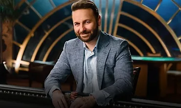 Изображение курса Даниэль Негреану обучает игре в покер