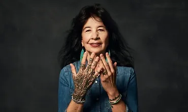 Изображение курса Джой Харжо обучает поэтическому мышлению