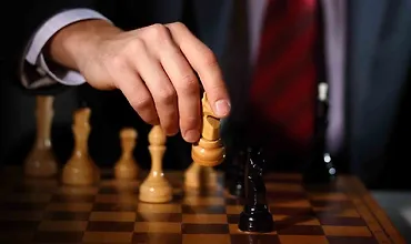 Изображение курса Игры, которые играют люди: Теория игр в жизни