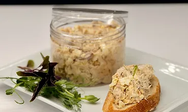 Изображение курса Риет из копченой скумбрии с крем-сыром, яйцом и паприкой