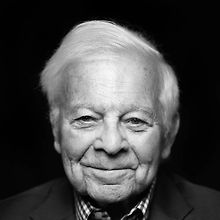 Изображение источника Джеймс Холлис