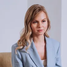 Ксения Кравцова logo