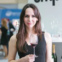 Михаэла Лукаревская logo