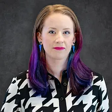 Молли МакКоуэн logo