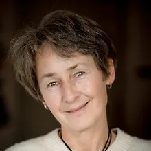 Надя Лойтлофф logo