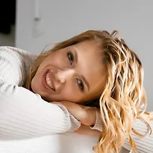 Юлия Никас logo